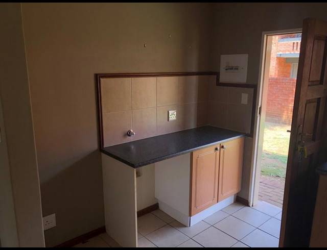 2 BEDROOM PROPERTY TO RENT IN MOOIKLOOF RIDGE ESTATE